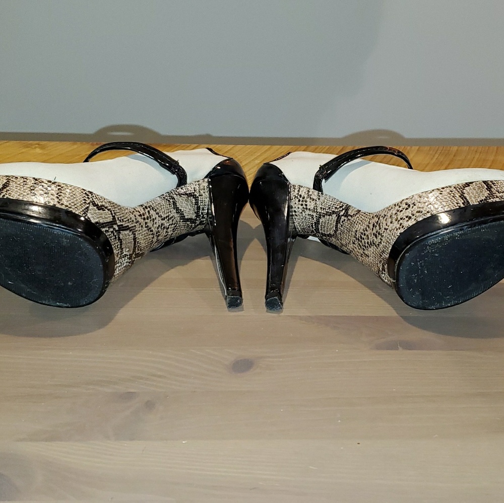 Women's size 7 high heel - Picture 4 of 4